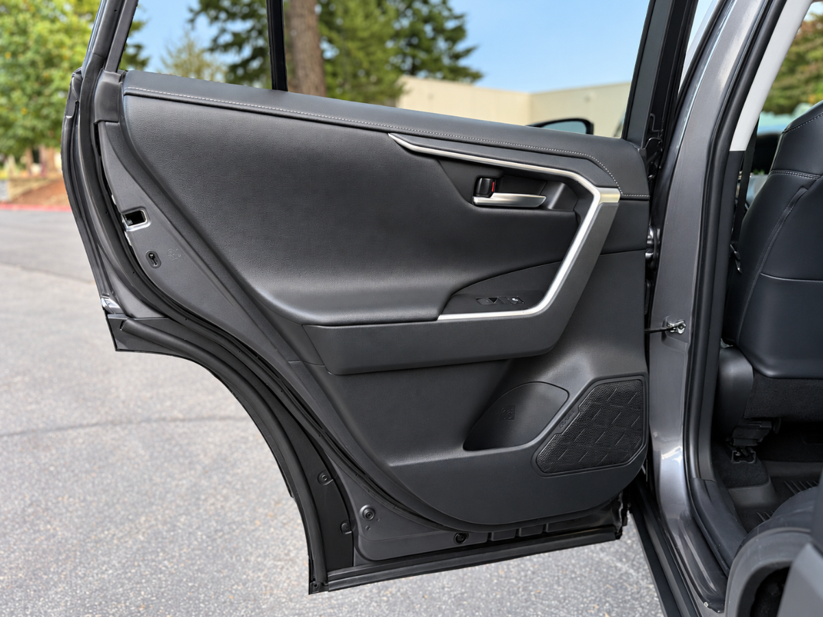 Photo 17 of this Toyota RAV4