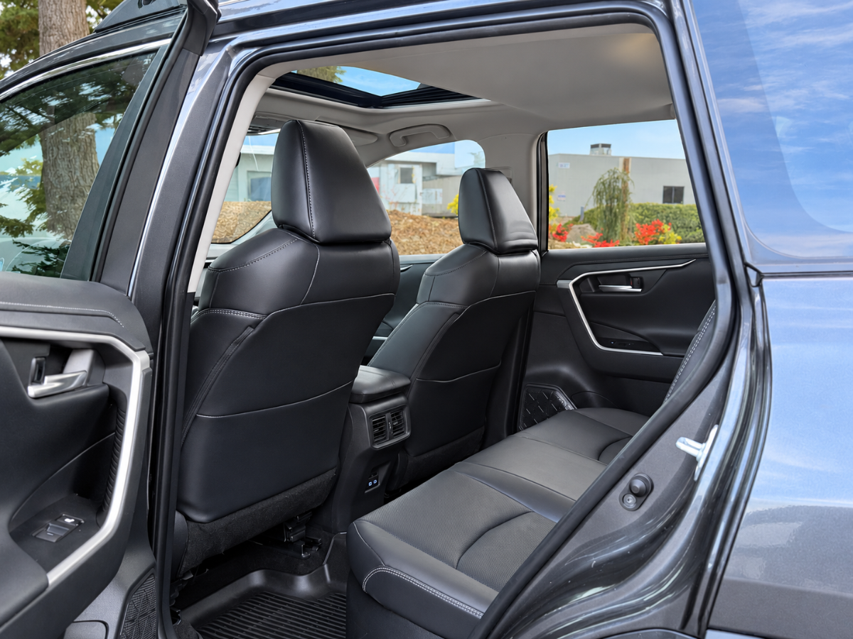 Photo 18 of this Toyota RAV4