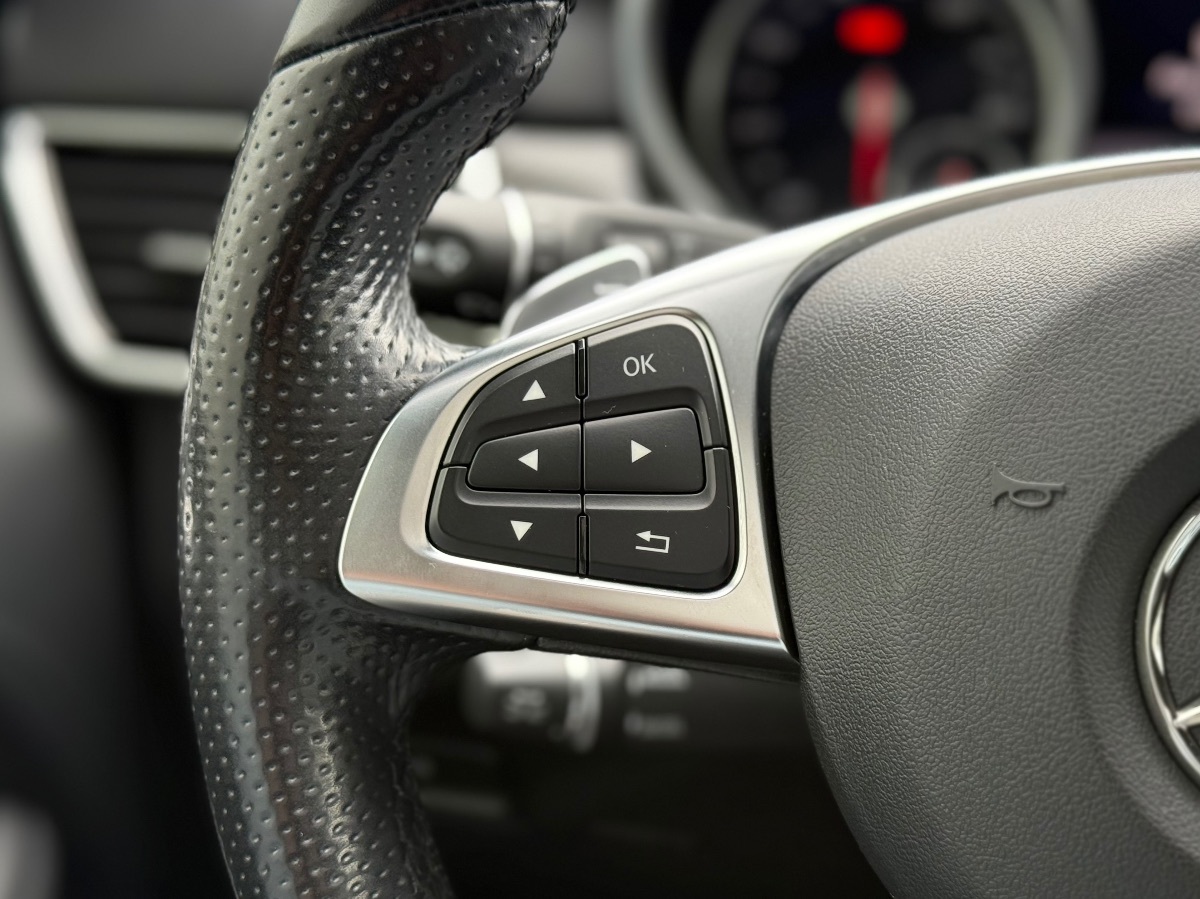 Photo 25 of this Mercedes-Benz AMG GLE 43