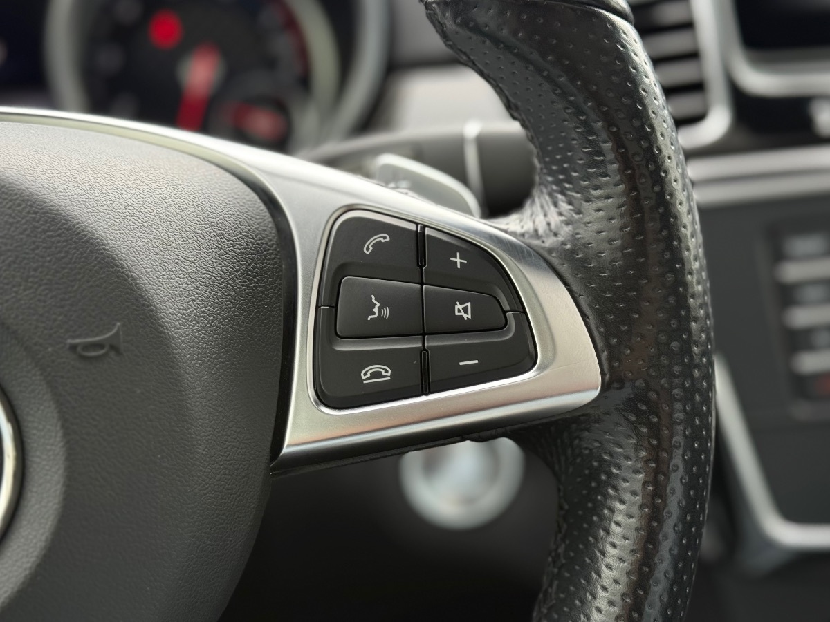 Photo 26 of this Mercedes-Benz AMG GLE 43