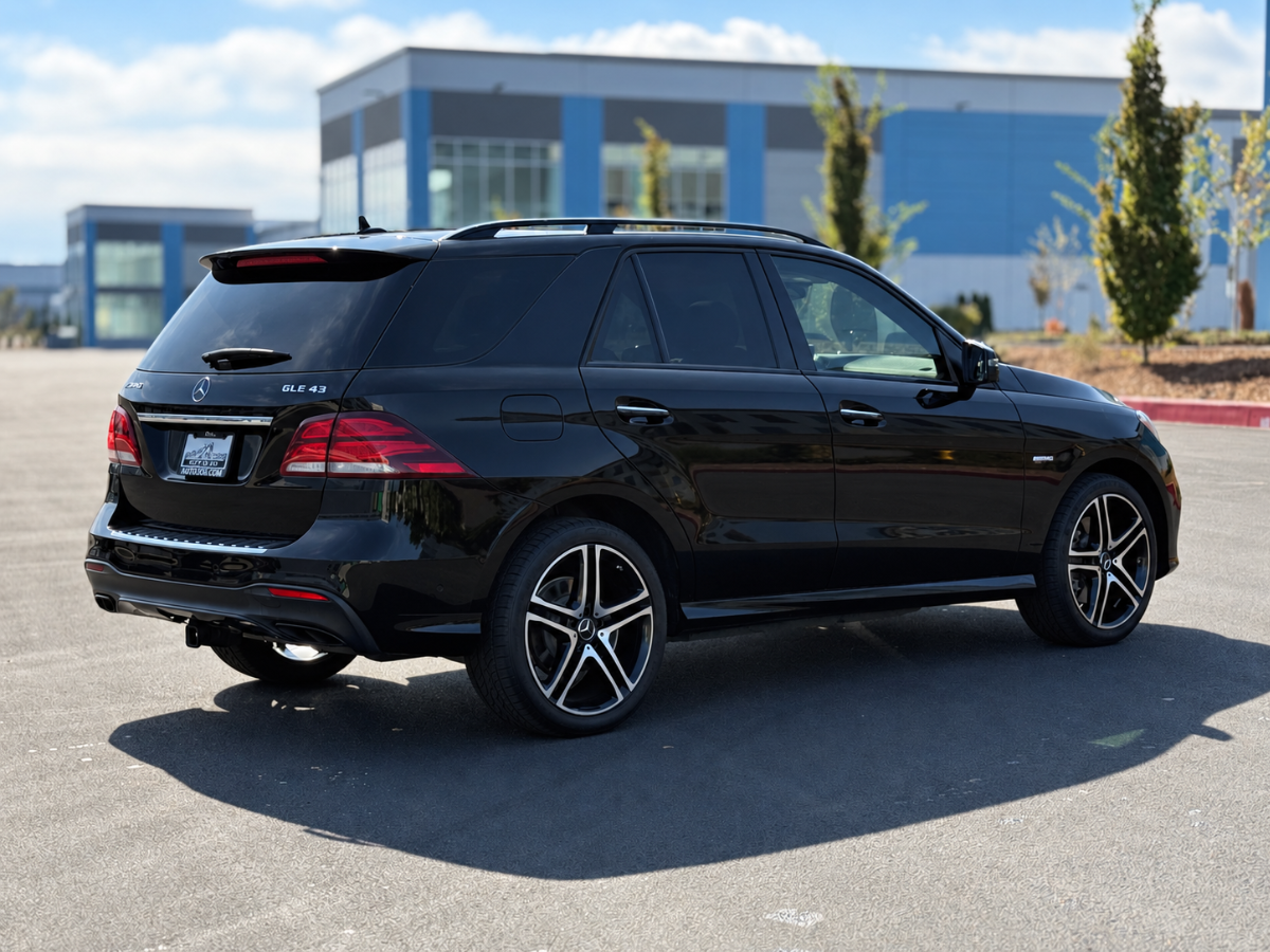 Photo 4 of this Mercedes-Benz AMG GLE 43