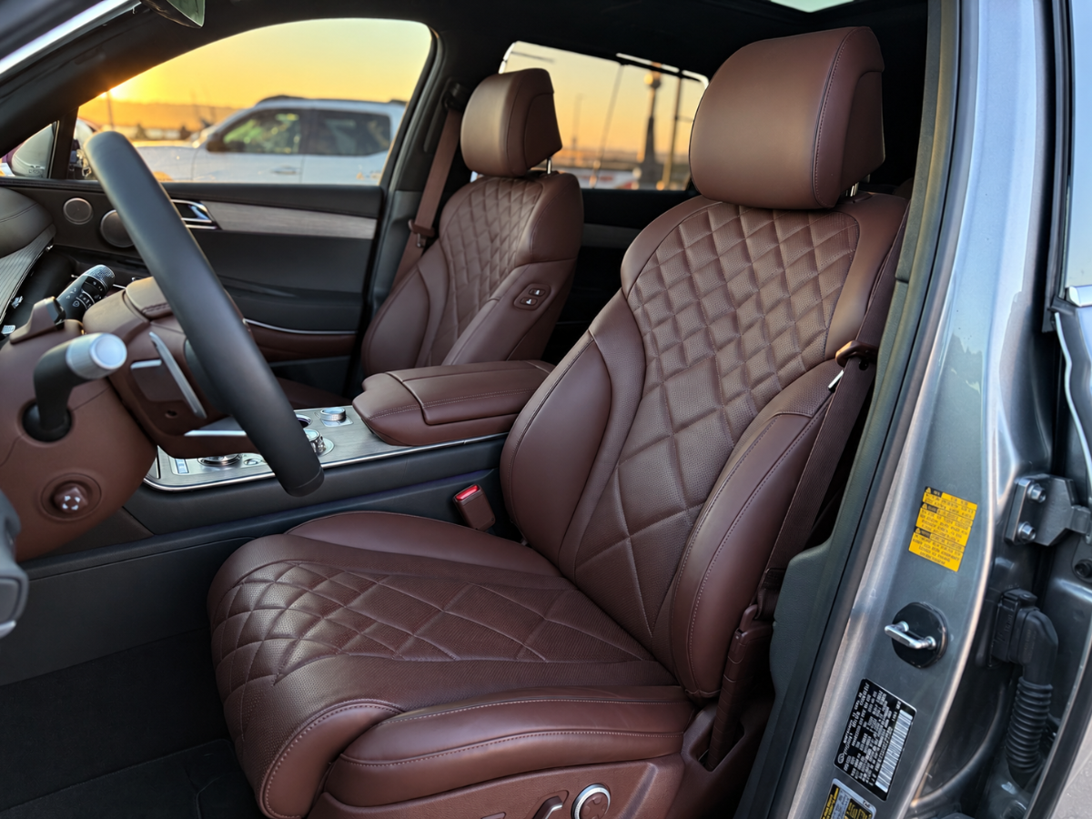 Photo 11 of this Genesis GV80
