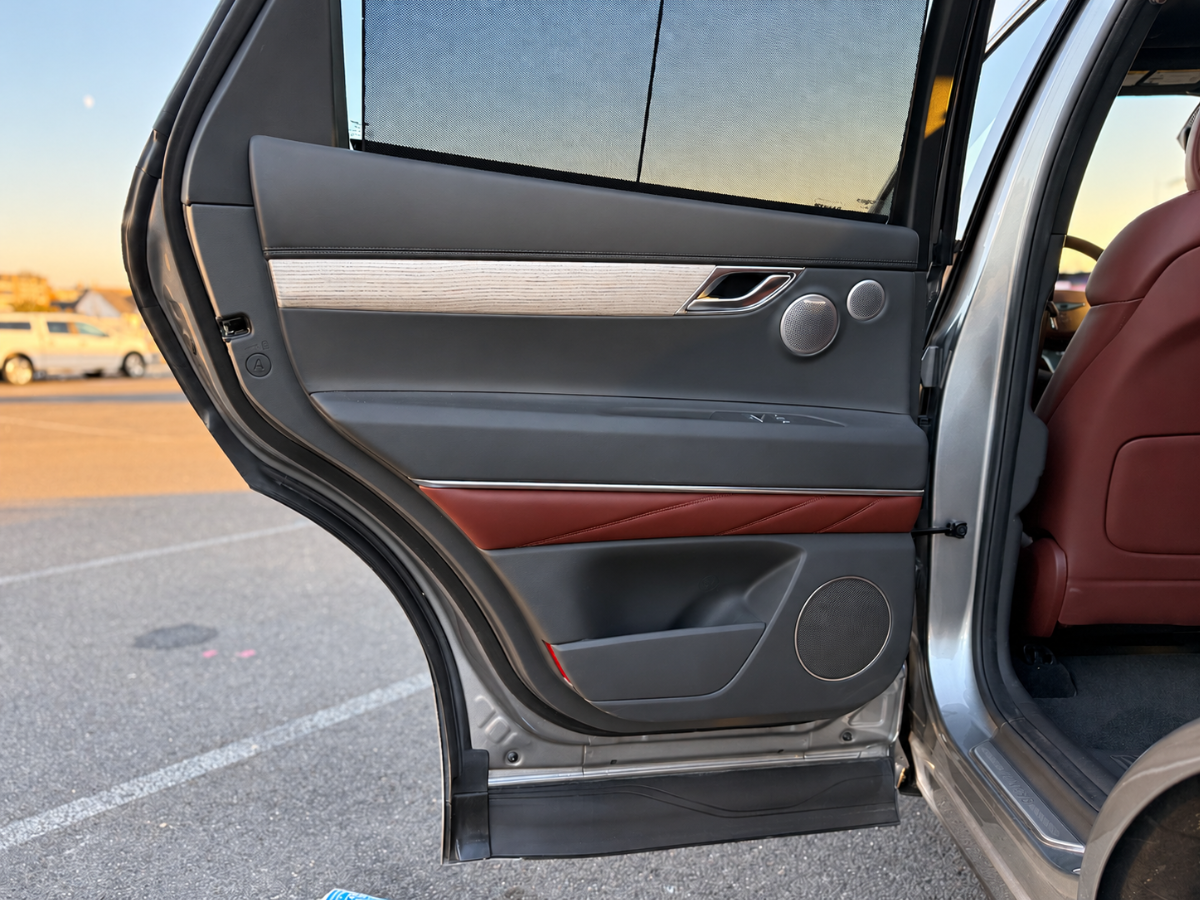 Photo 15 of this Genesis GV80