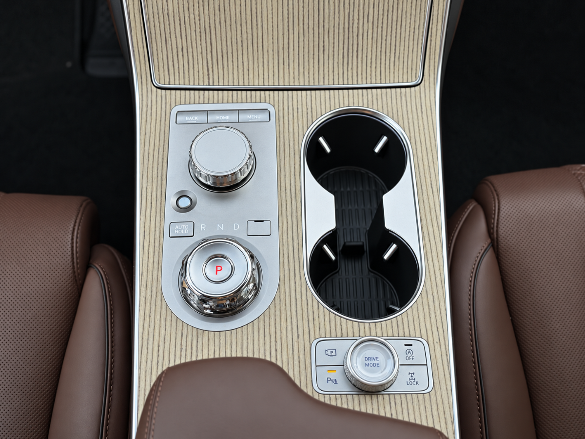 Photo 29 of this Genesis GV80