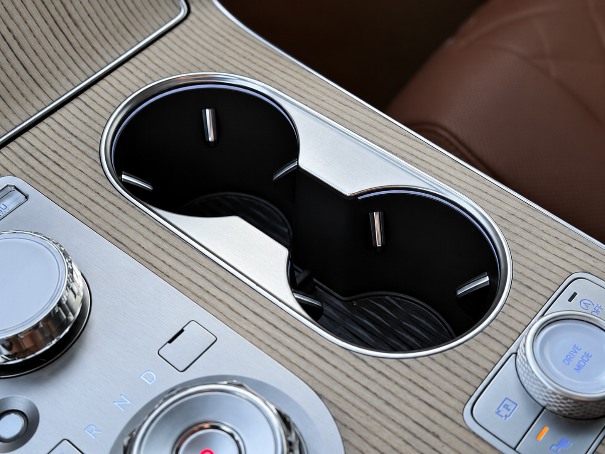 Photo 30 of this Genesis GV80