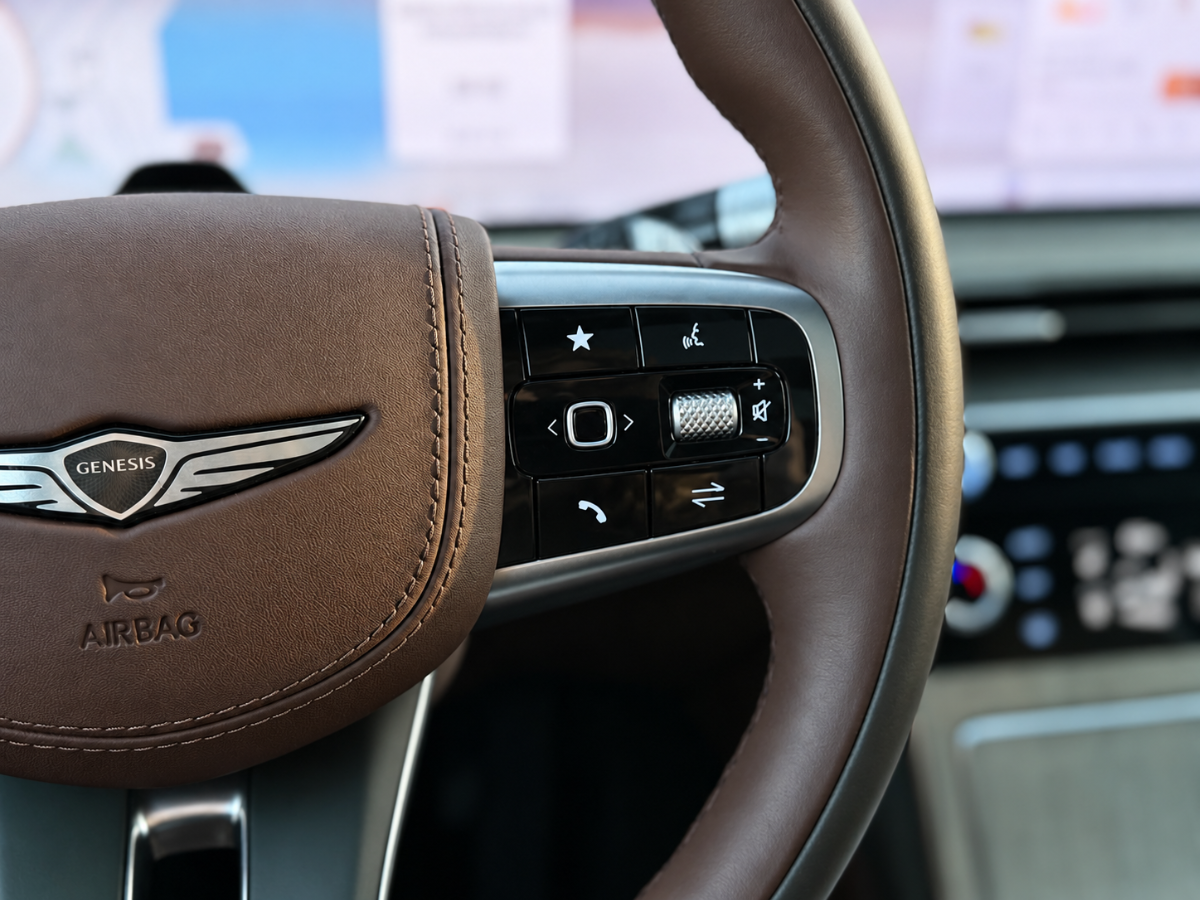 Photo 25 of this Genesis GV80