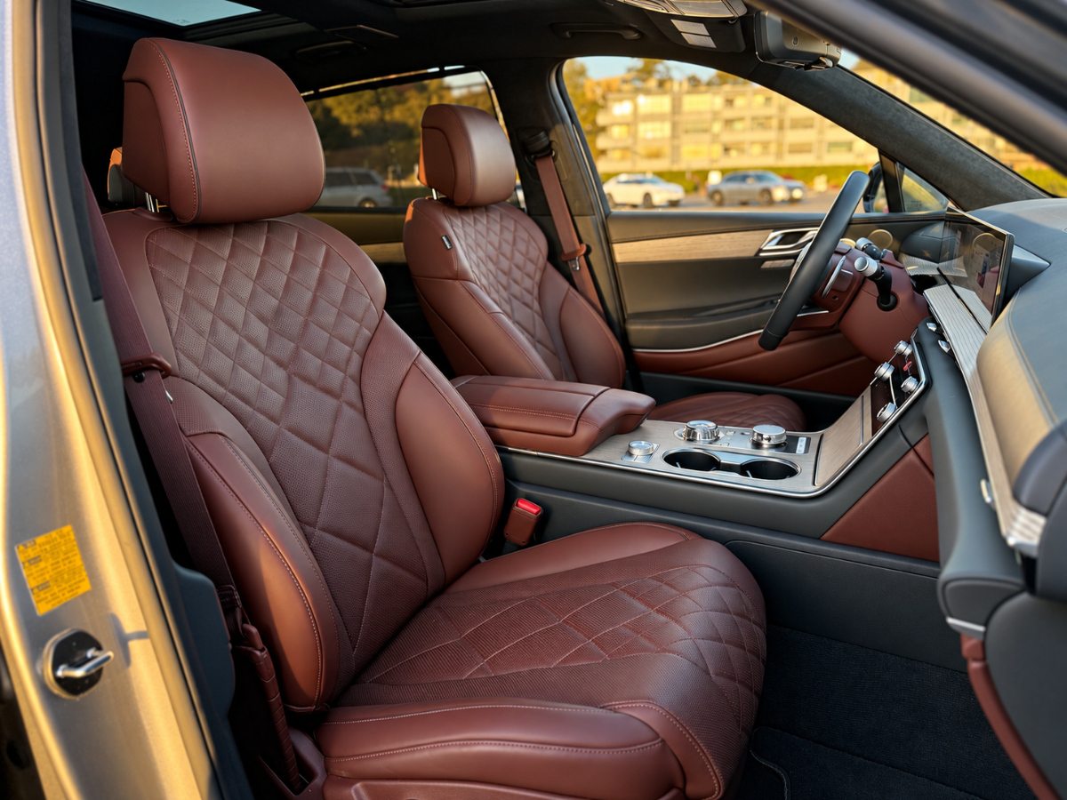 Photo 14 of this Genesis GV80