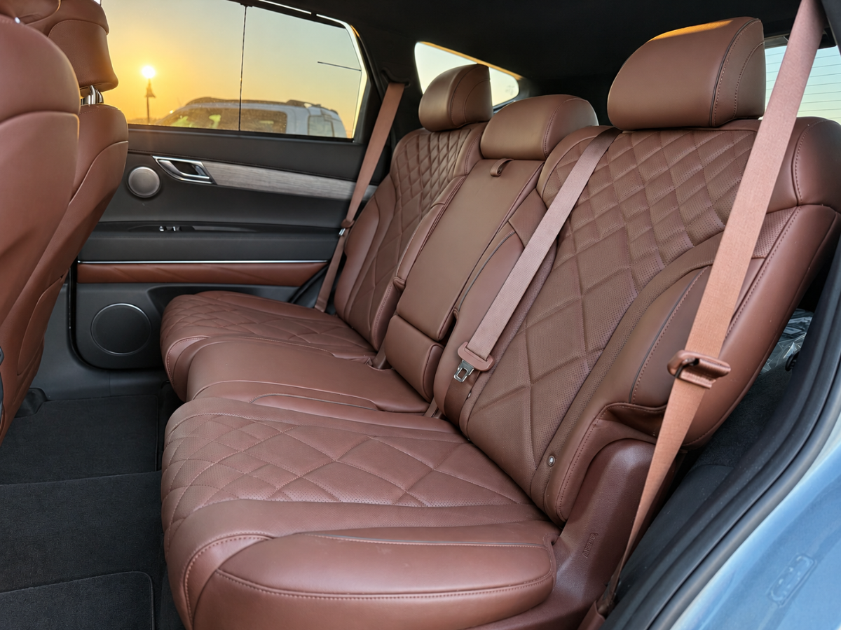 Photo 17 of this Genesis GV80