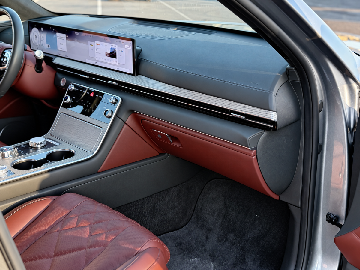Photo 13 of this Genesis GV80
