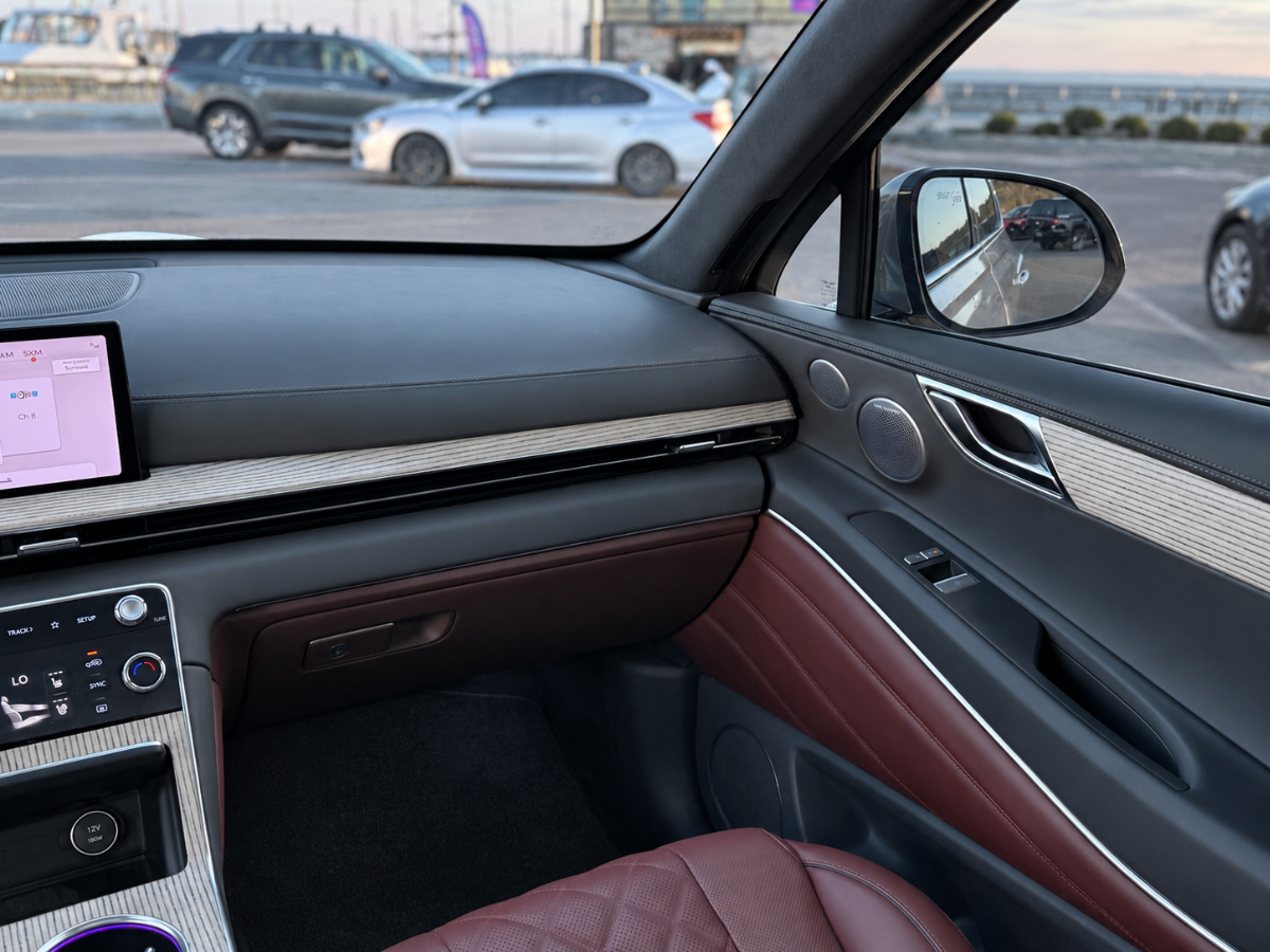 Photo 21 of this Genesis GV80