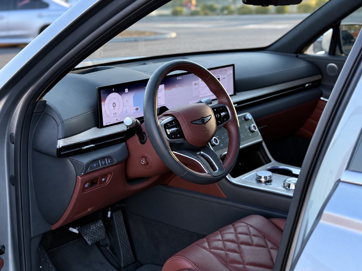 Photo 10 of this Genesis GV80