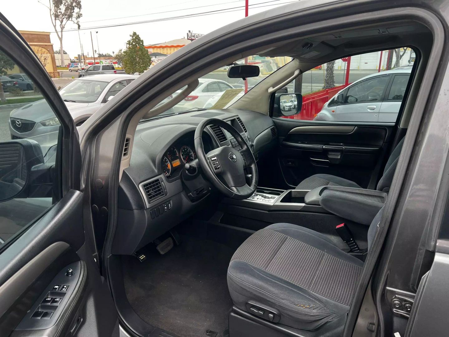 2011 Nissan Armada SV - Photo 10
