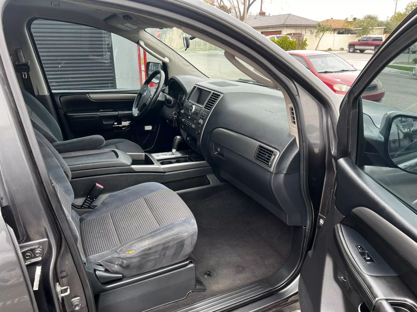 2011 Nissan Armada SV - Photo 14