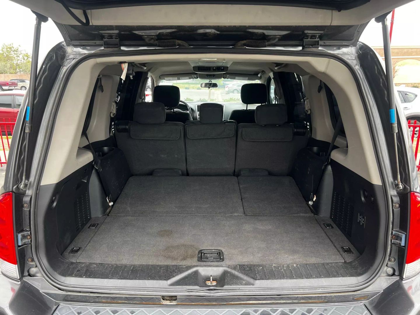 2011 Nissan Armada SV - Photo 25