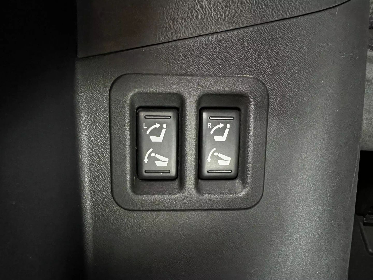 2011 Nissan Armada SV - Photo 29