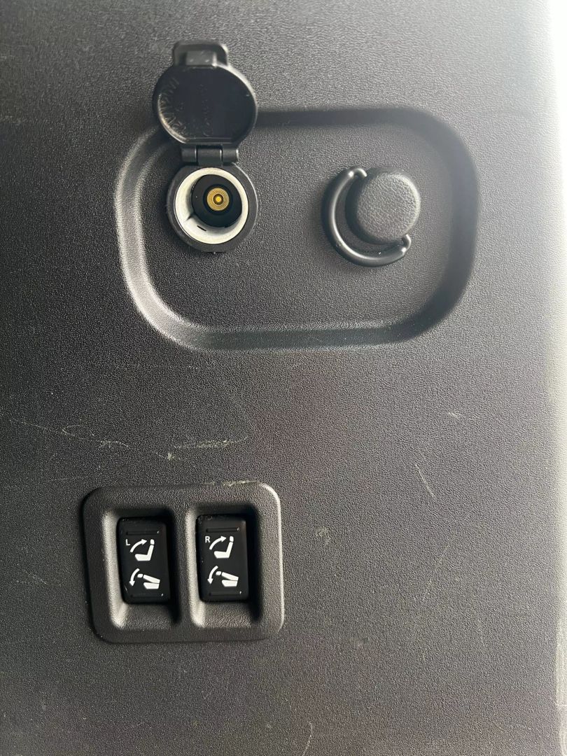 2011 Nissan Armada SV - Photo 30