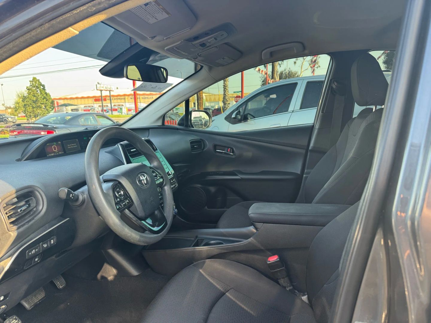 2021 Toyota Prius LE - Photo 9