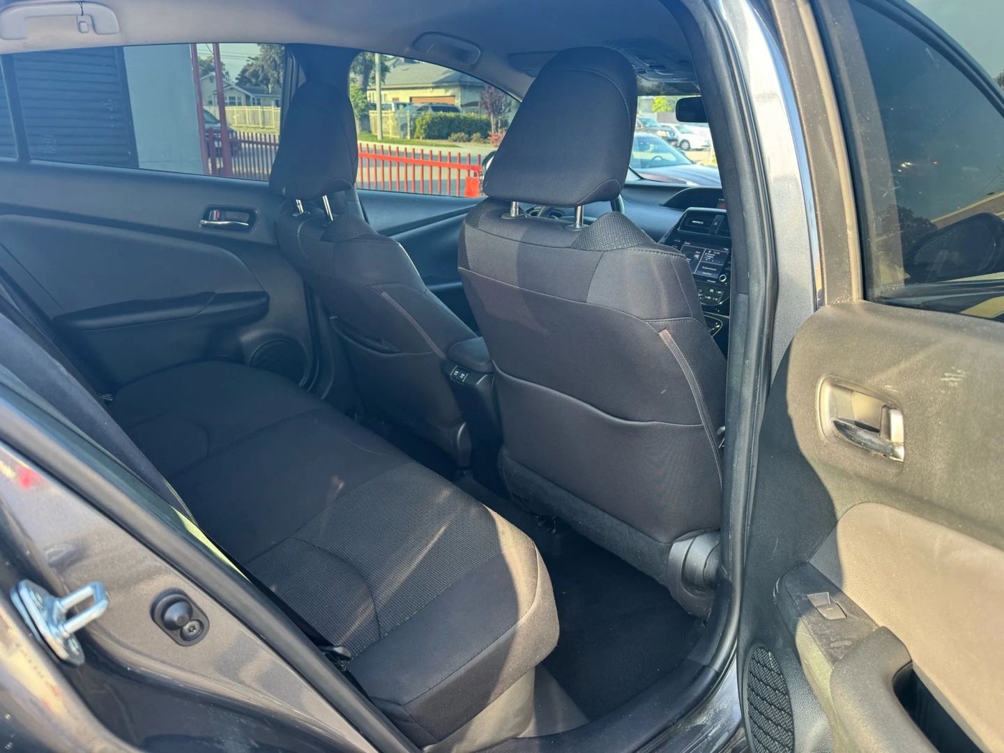 2021 Toyota Prius LE - Photo 11