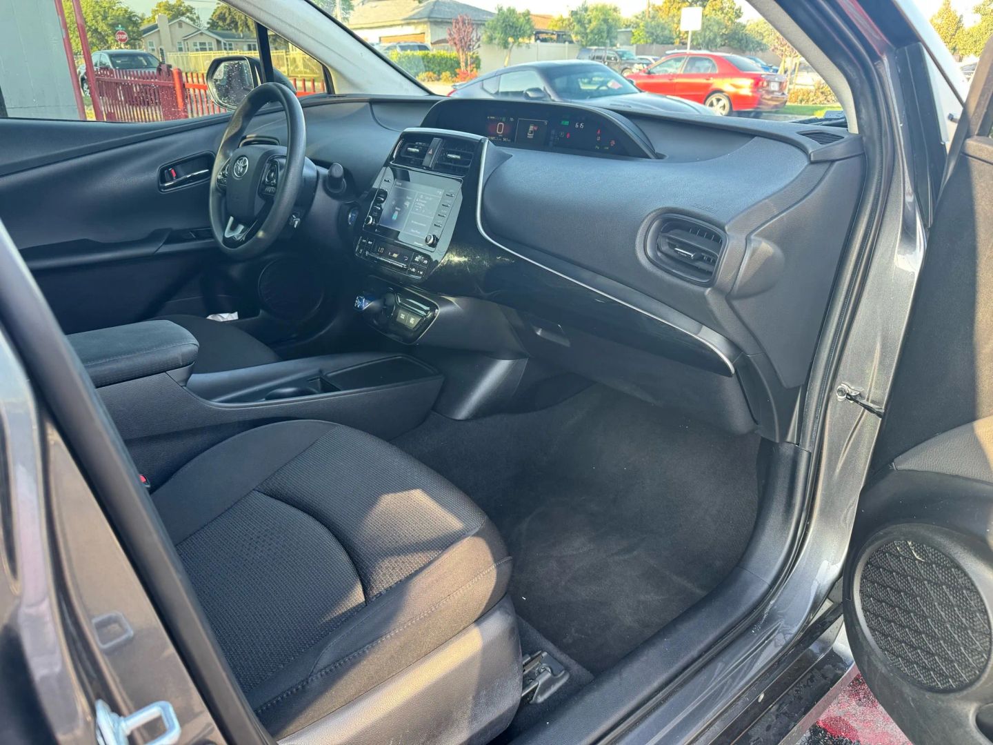 2021 Toyota Prius LE - Photo 12