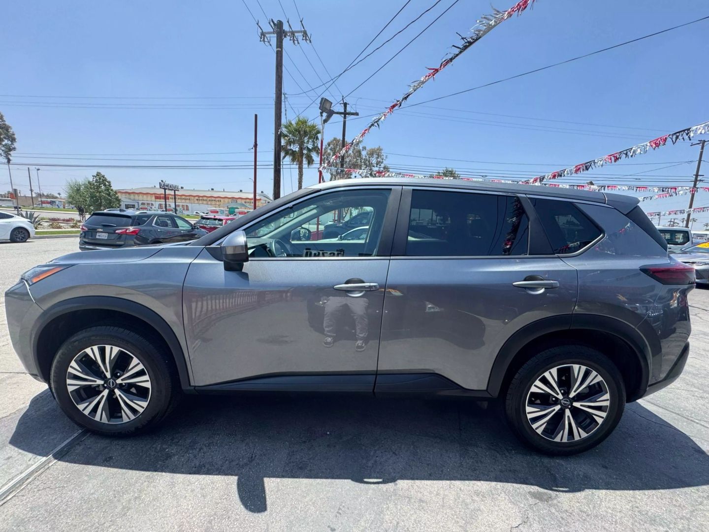 2023 Nissan Rogue SV photo 3