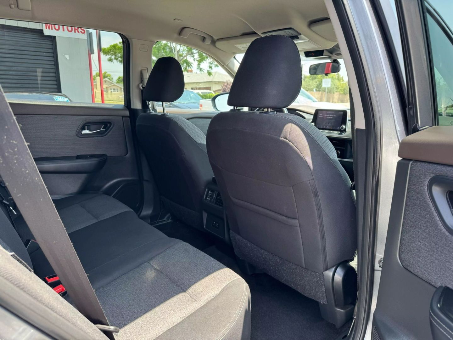 2023 Nissan Rogue SV photo 12