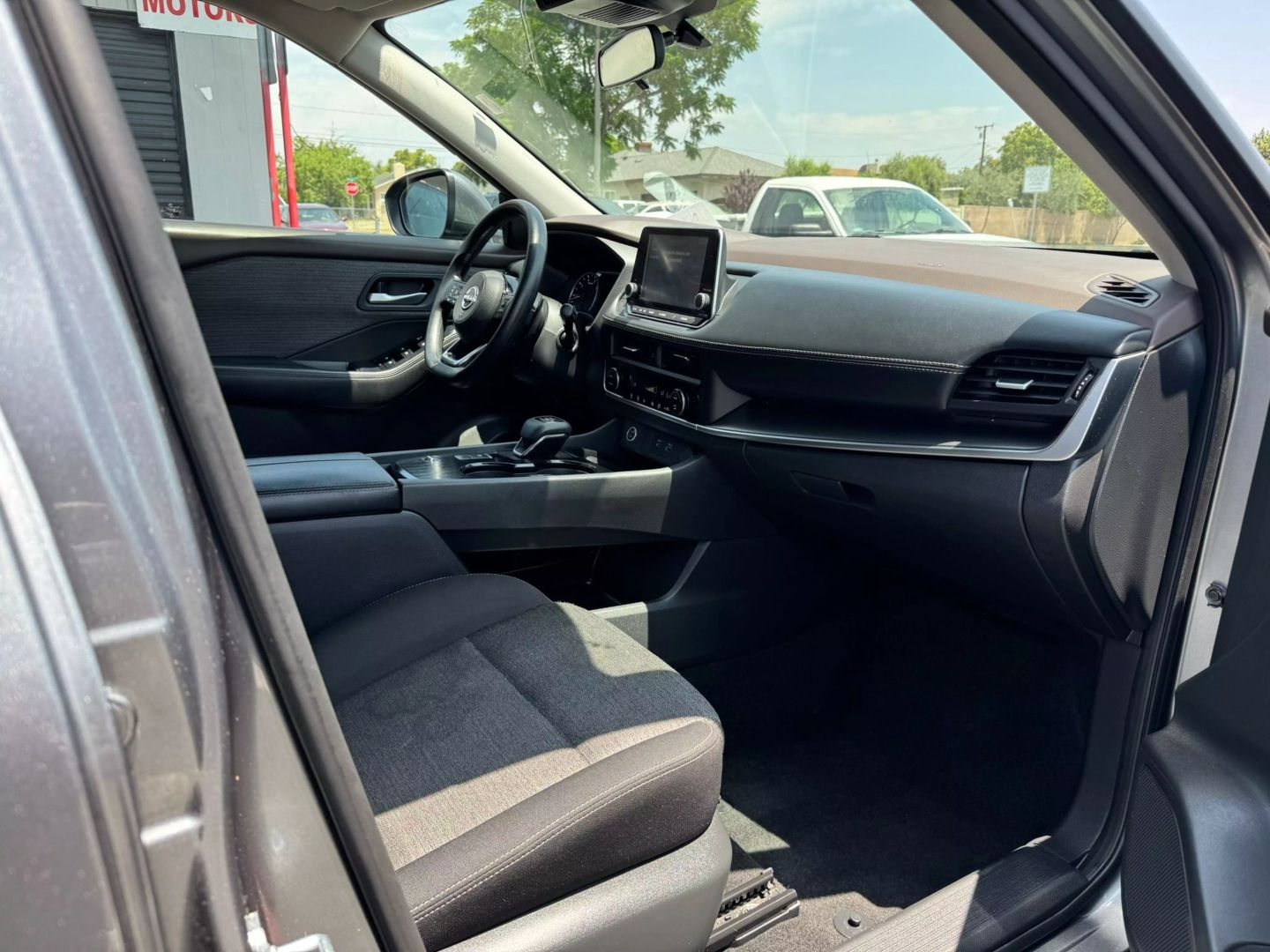 2023 Nissan Rogue SV photo 13
