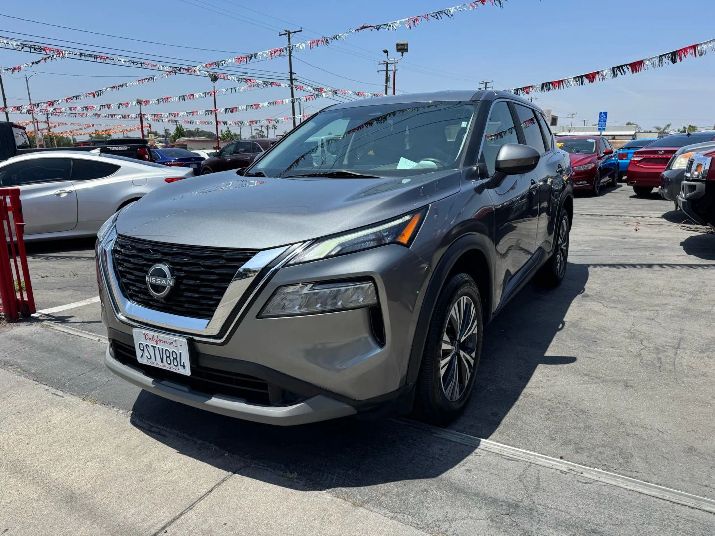 2023 Nissan Rogue SV - Photo 2