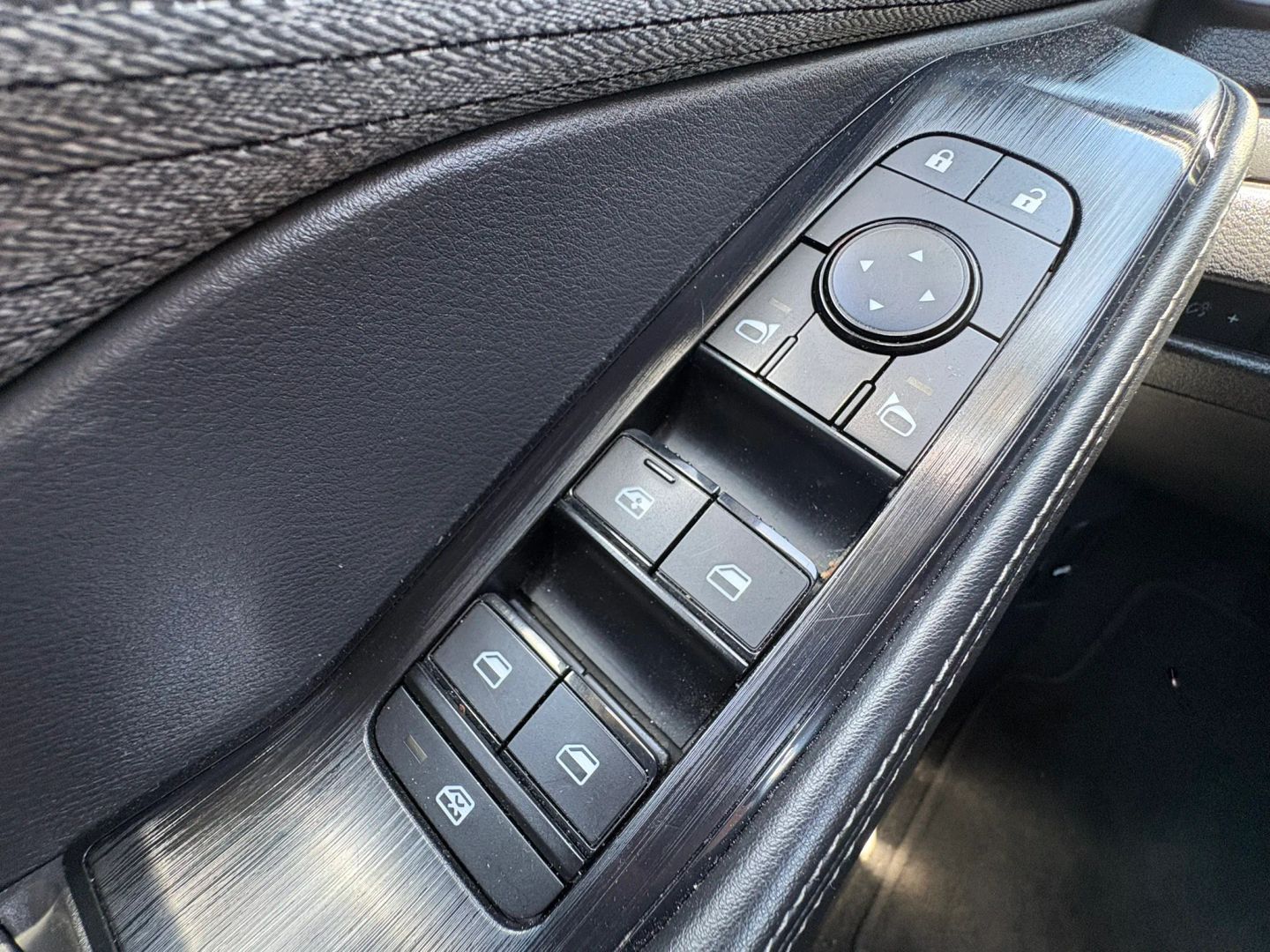 2023 Nissan Rogue SV - Photo 15