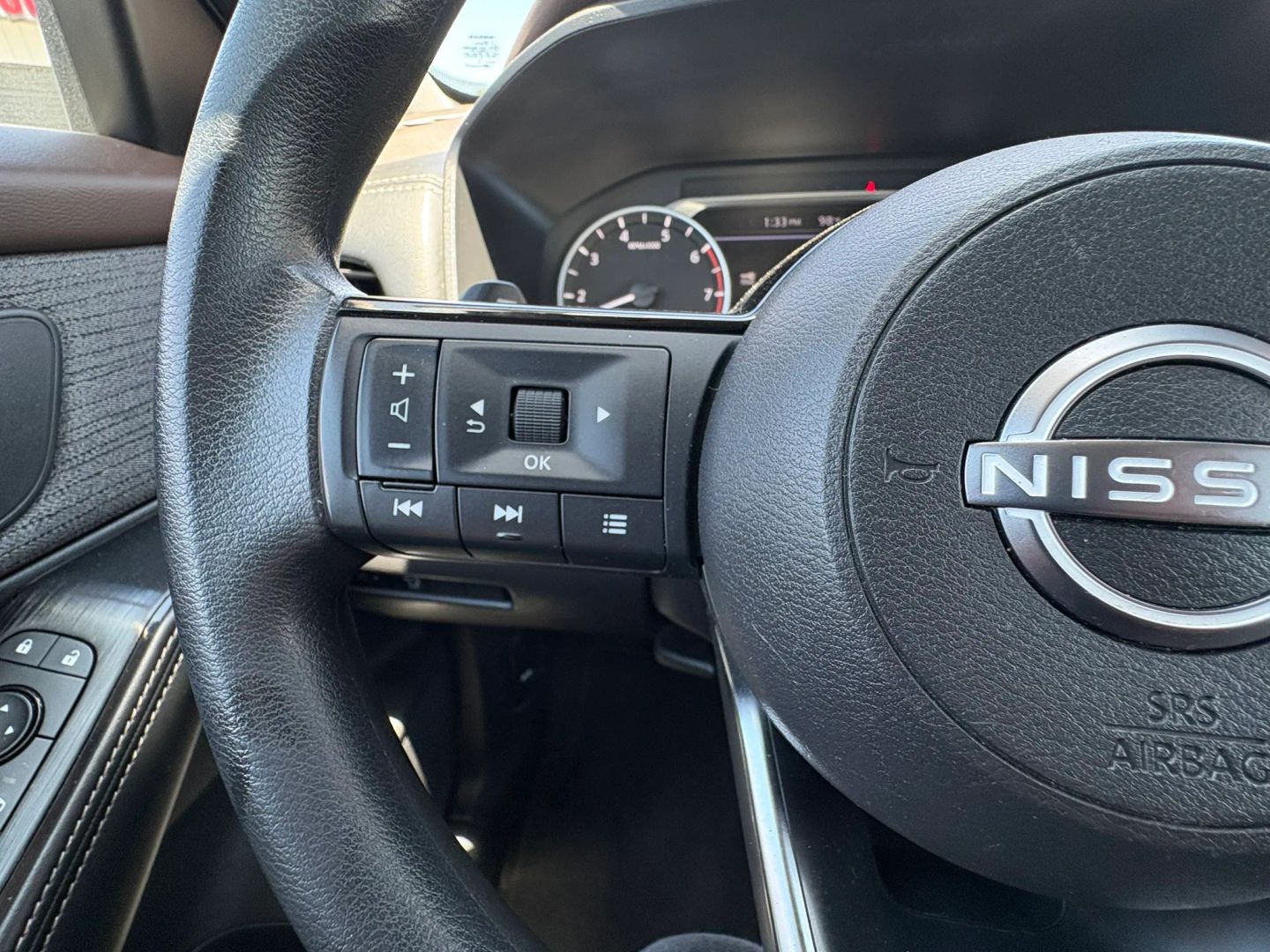 2023 Nissan Rogue SV - Photo 16