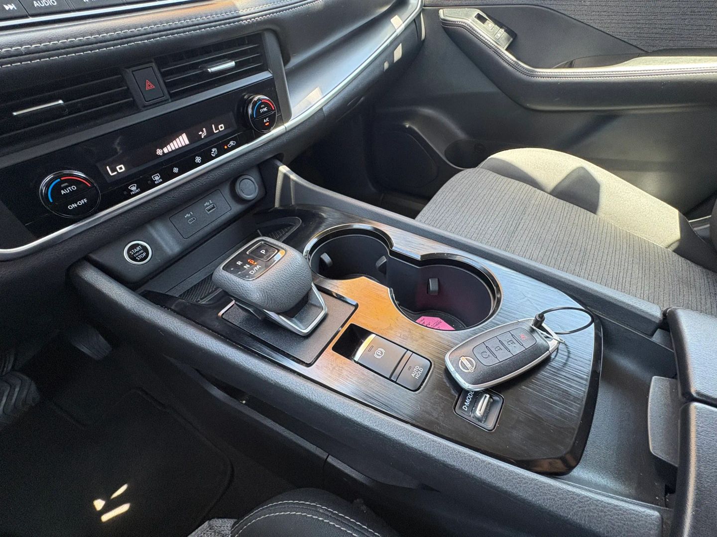 2023 Nissan Rogue SV - Photo 18