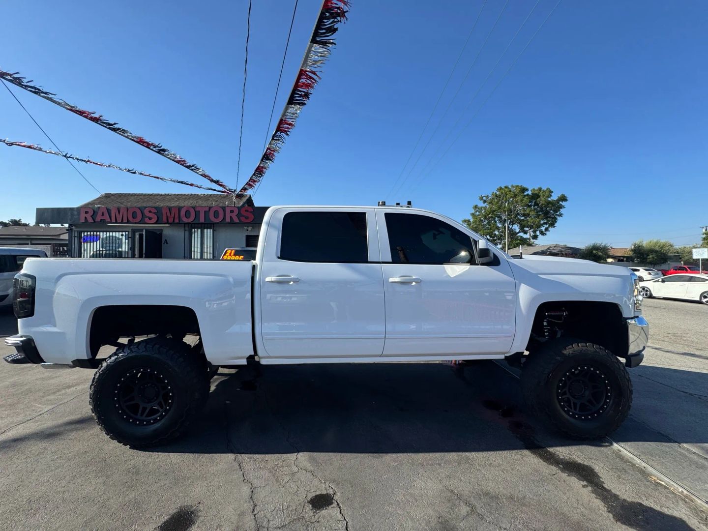 2017 Chevrolet Silverado 1500 LT photo 5