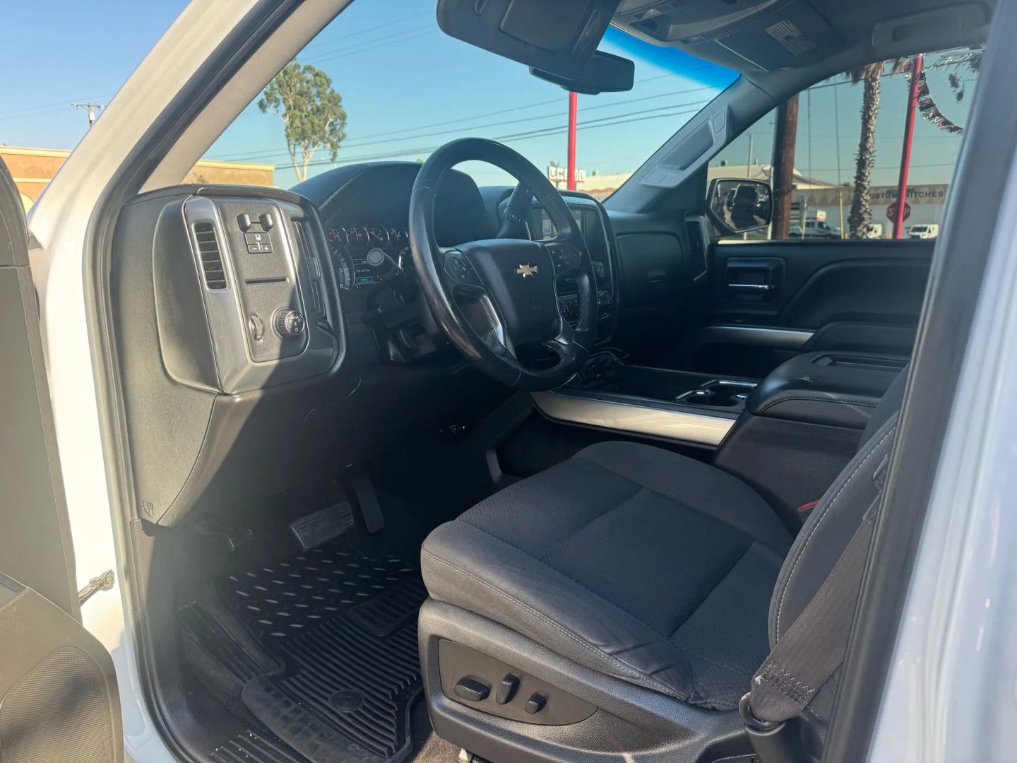 2017 Chevrolet Silverado 1500 LT photo 8