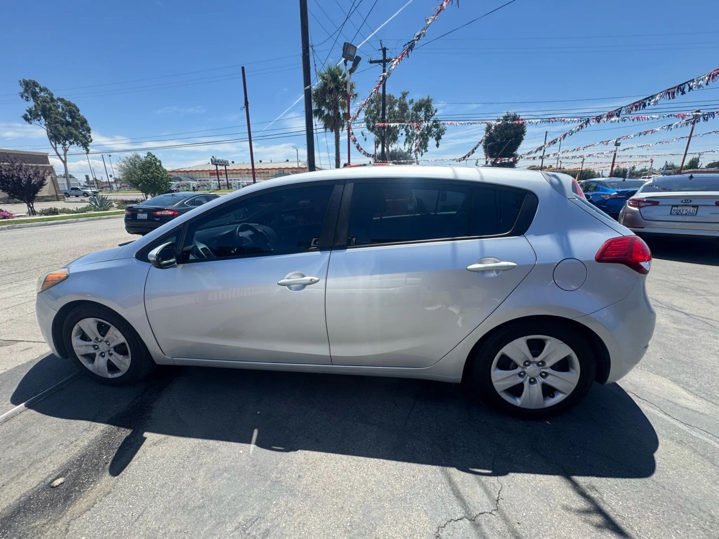 2016 Kia Forte 5-Door LX photo 3