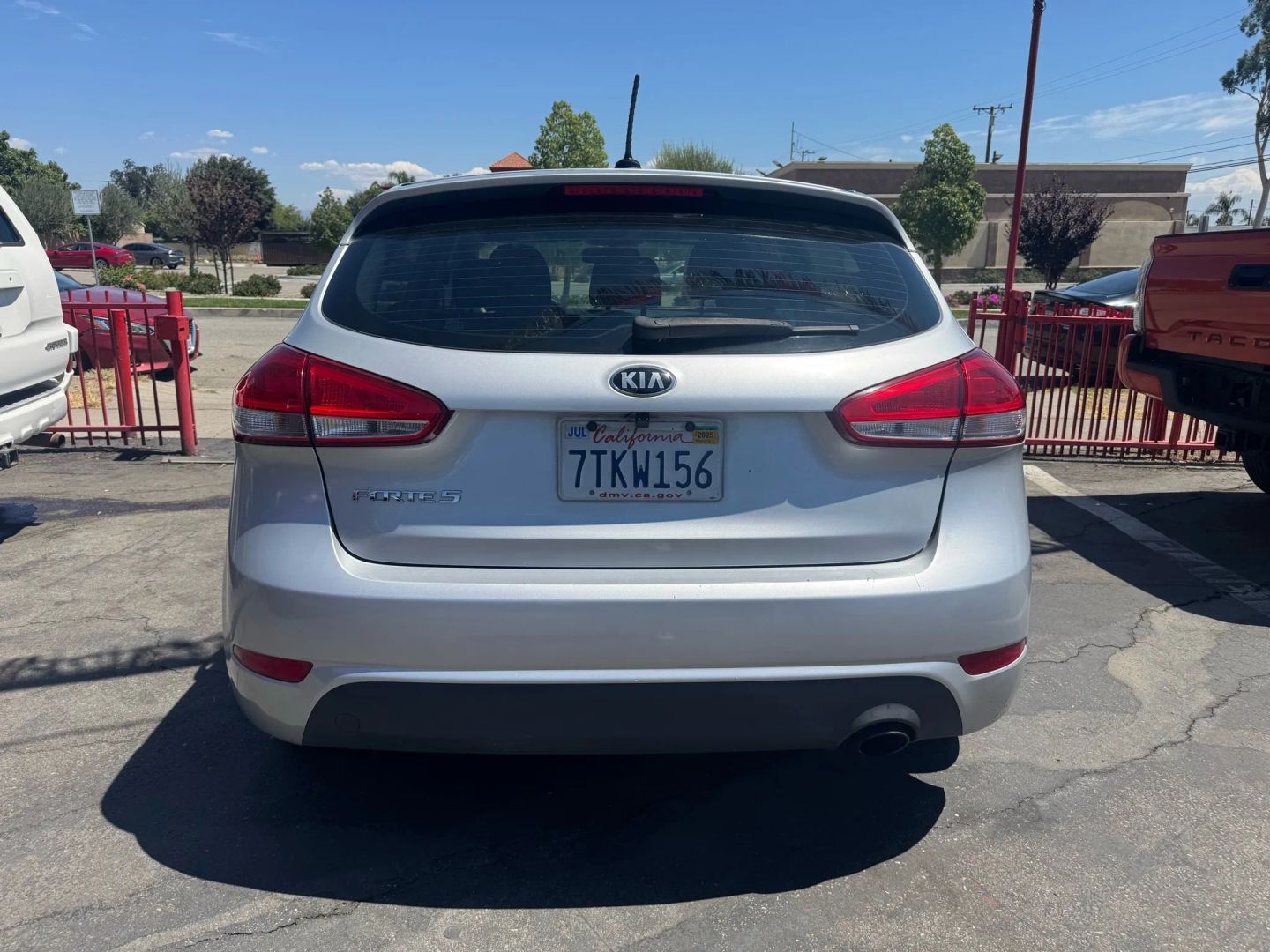 2016 Kia Forte 5-Door LX photo 5