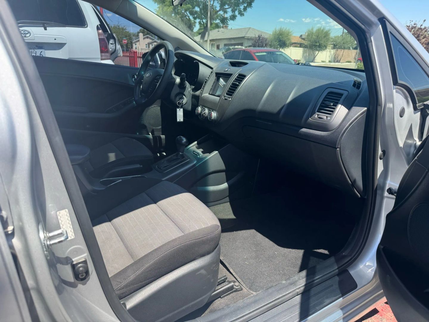 2016 Kia Forte 5-Door LX photo 13