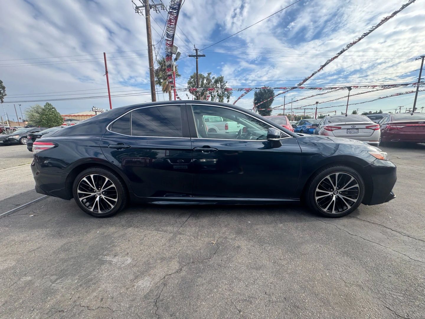 2018 Toyota Camry SE photo 7