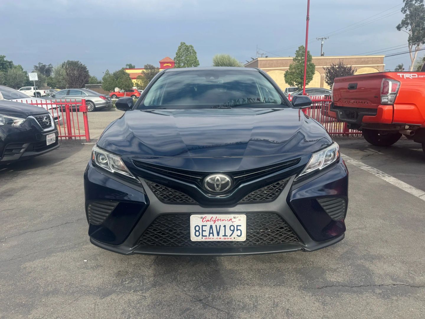 2018 Toyota Camry SE photo 9