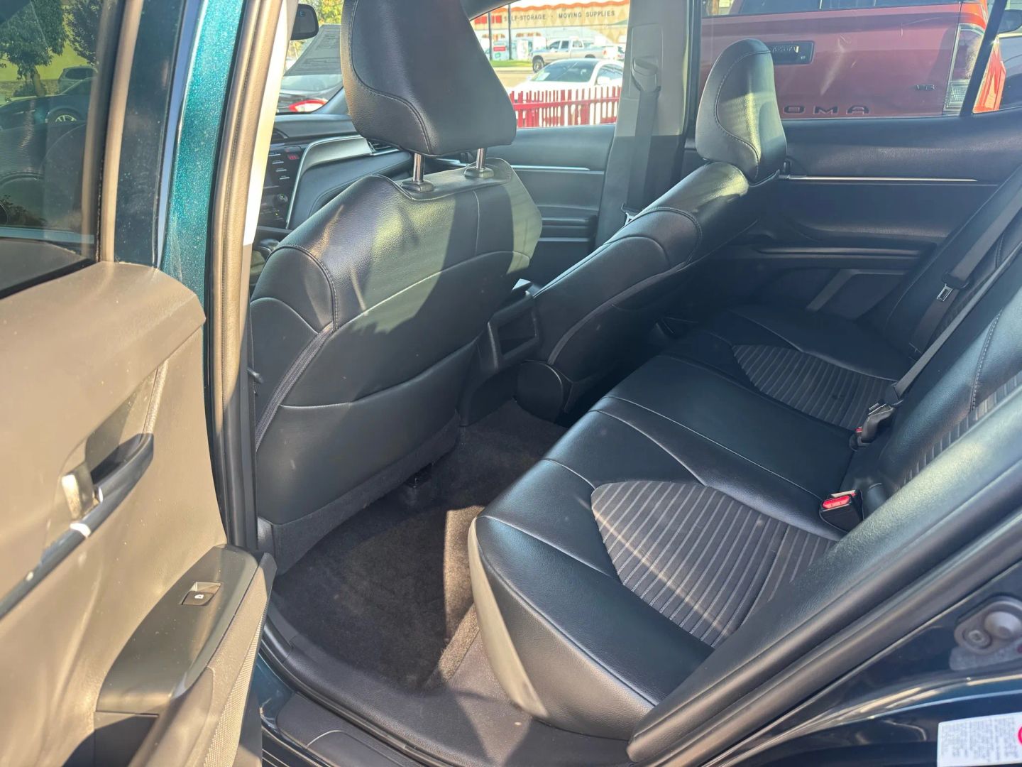 2018 Toyota Camry SE photo 11