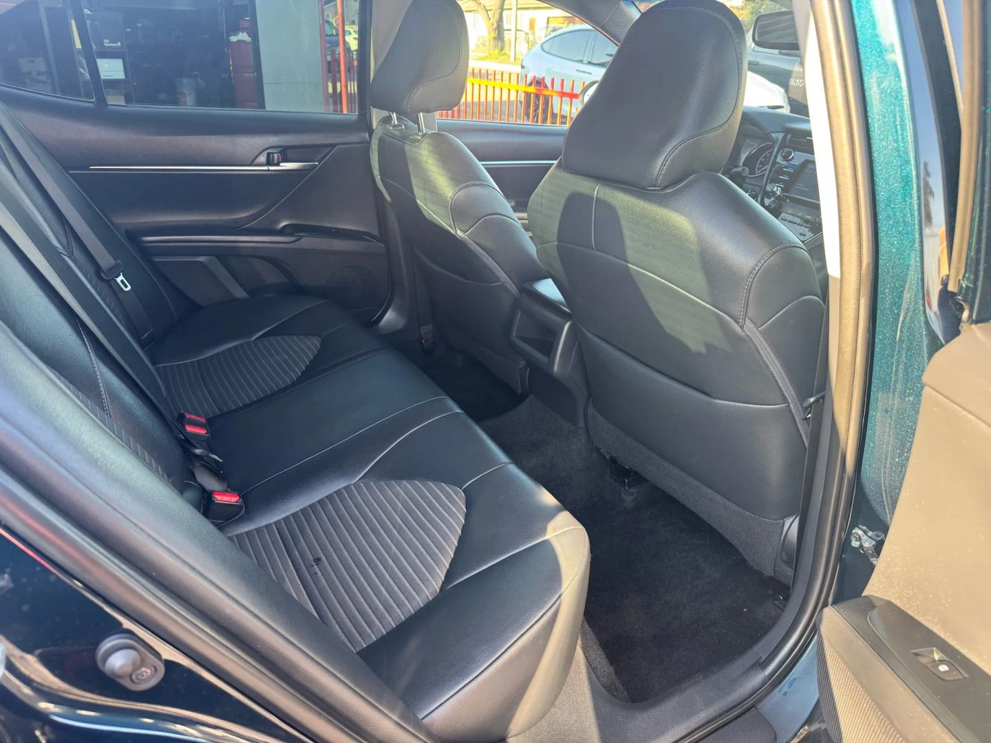 2018 Toyota Camry SE photo 12