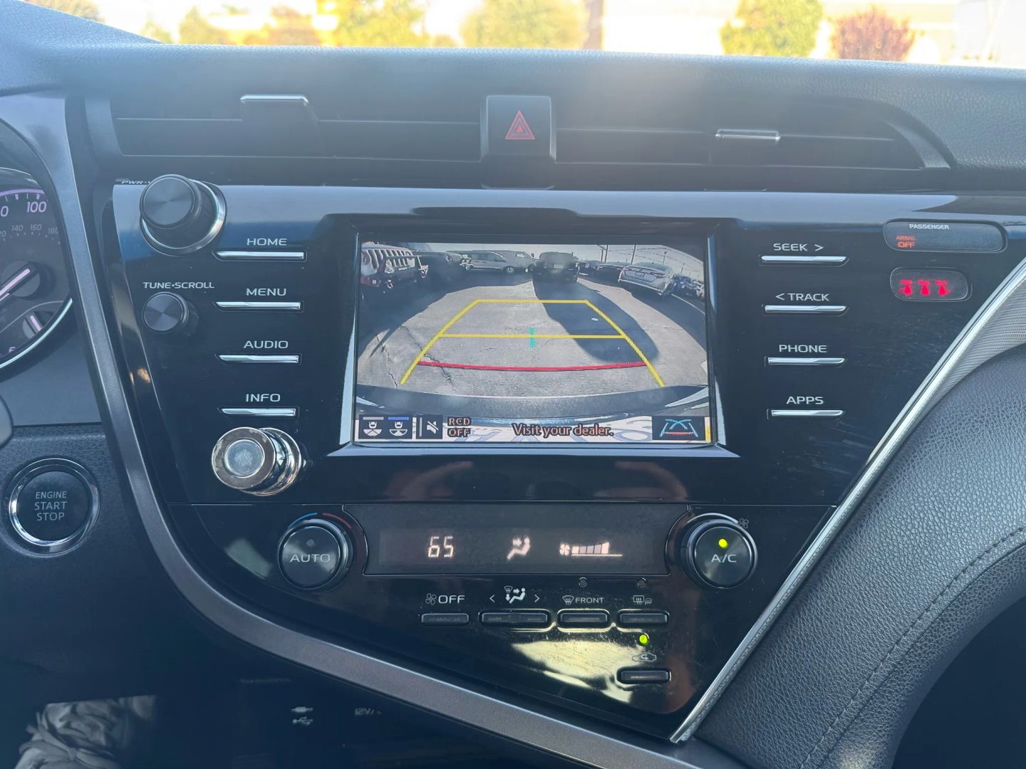 2018 Toyota Camry SE photo 15