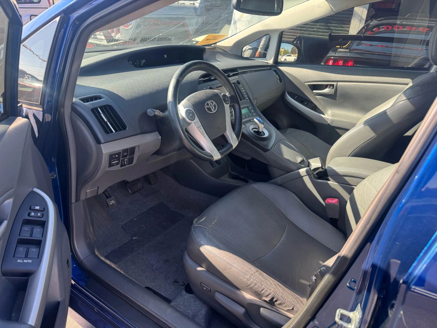 2010 Toyota Prius V photo 10