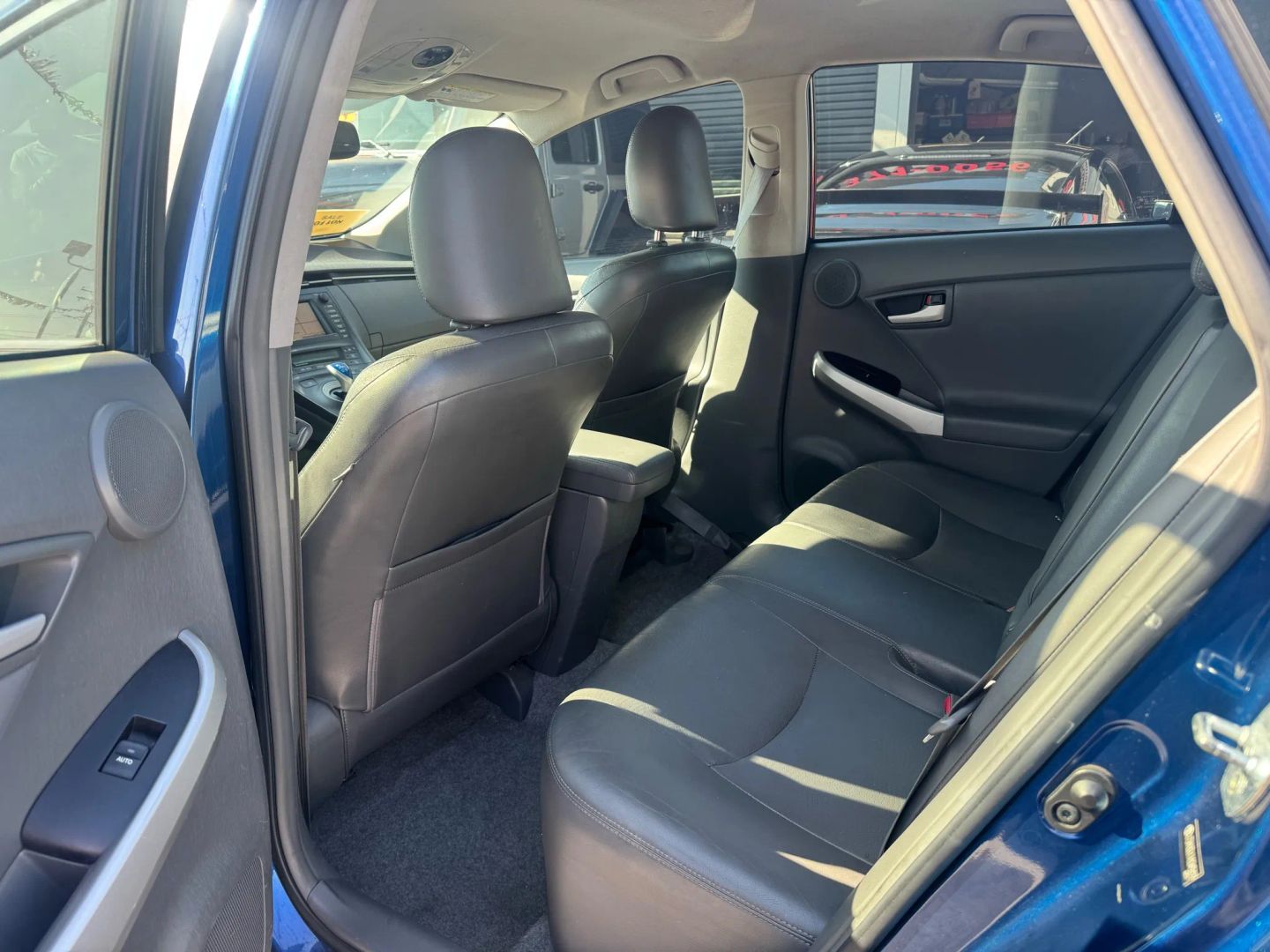 2010 Toyota Prius V photo 11