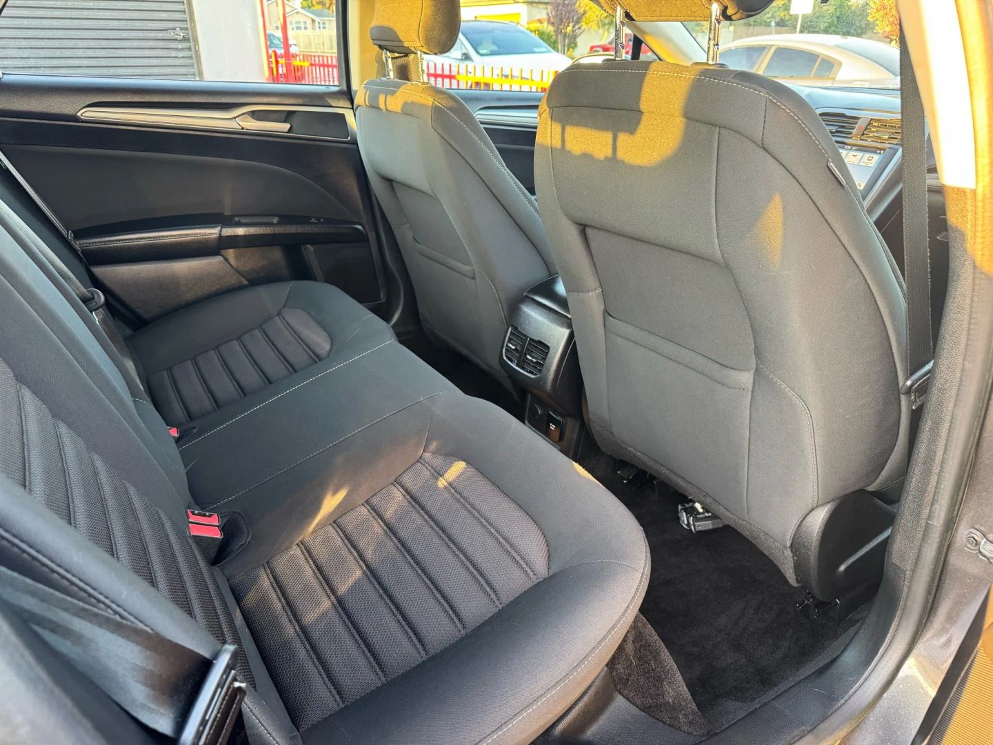 2018 Ford Fusion Hybrid SE photo 12