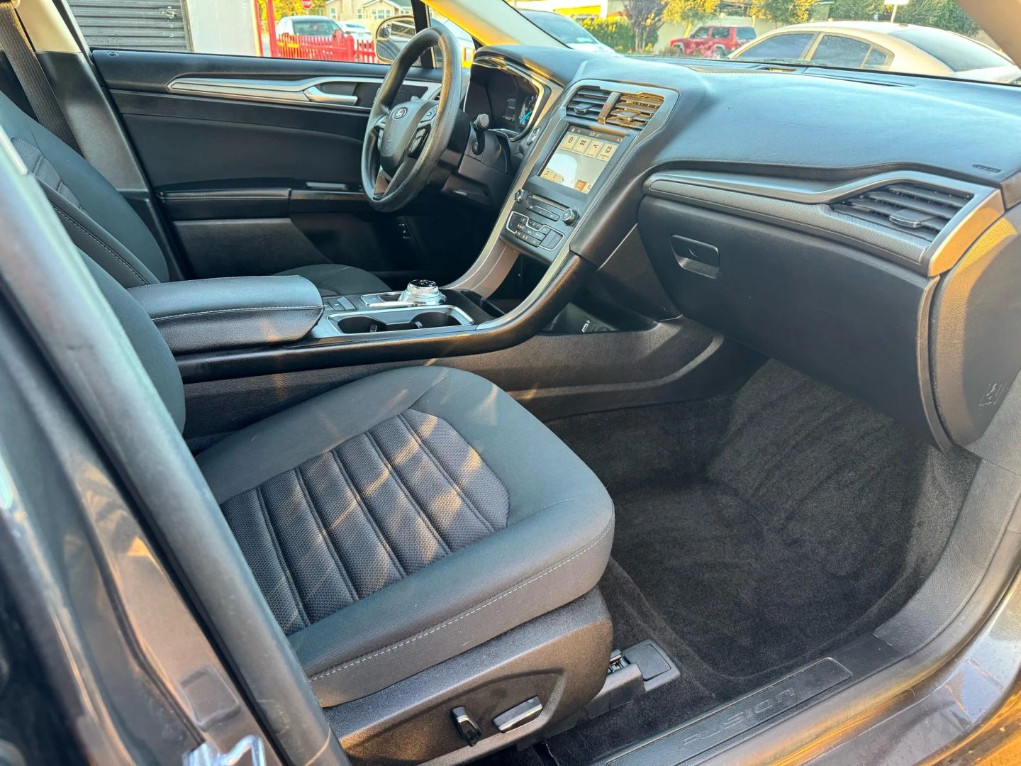 2018 Ford Fusion Hybrid SE photo 13