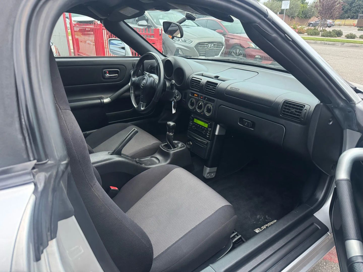 2001 Toyota MR2 Spyder photo 11