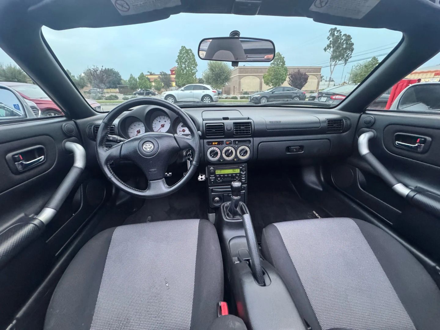 2001 Toyota MR2 Spyder photo 16