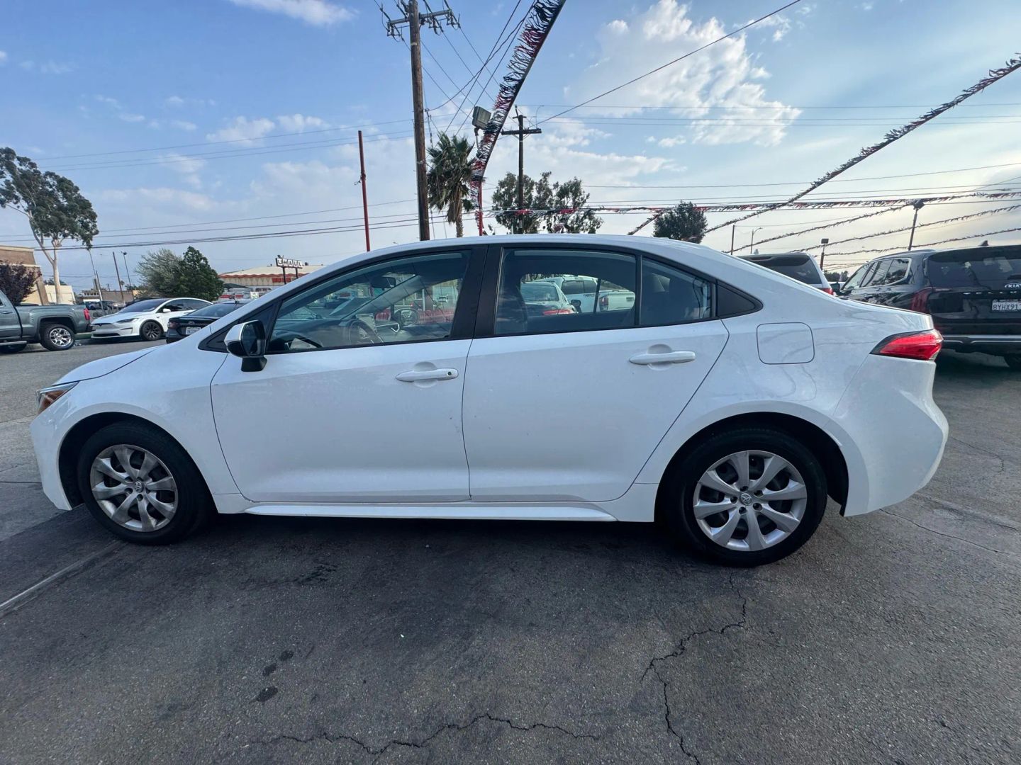2022 Toyota Corolla LE photo 3
