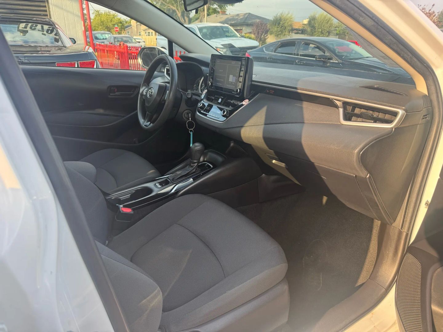 2022 Toyota Corolla LE photo 13
