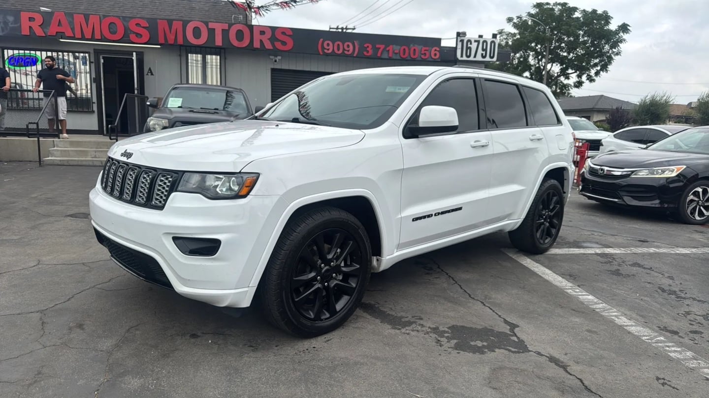 2019 Jeep Grand Cherokee Altitude photo 2