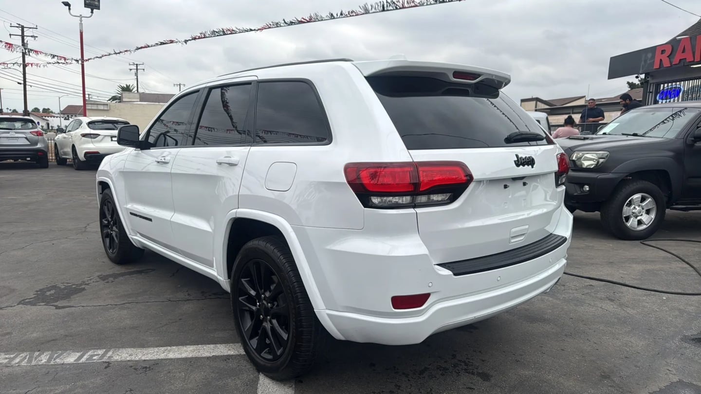 2019 Jeep Grand Cherokee Altitude photo 3